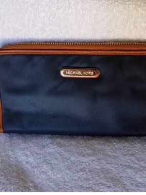 134 - Michael Kors Kempton Navy Nylon Brown Leather Trim Continental Wallet